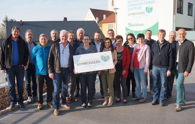 Andreas Heinzl, Karl Koppensteiner, Günther Prinz, Johann Kurz, Bgm. Johann Hölzl, Andreas Honeder, Walter Steininger, Jennifer Kurz, David Krecek, Maria Böck, Mario Hölzl, Maria Hipp, Monika Huber, ÖKR Renate Schrenk, Michael Weißensteiner, Obmann Franz Blauensteiner, Harald Zauner, Vzbgm. Josef Schaden (v.l.).
