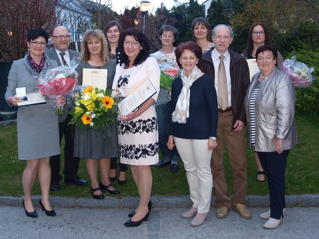 Dagmar Hofbauer, Dieter Holzer, Edeltraud Harton, Petra Frühwirth, Veronika Bruckner, Maria Haider, Gerlinde Hofbauer, Petra Kausl, Erwin Hofbauer, Sabine Führer, Christa Jager (v.l.).