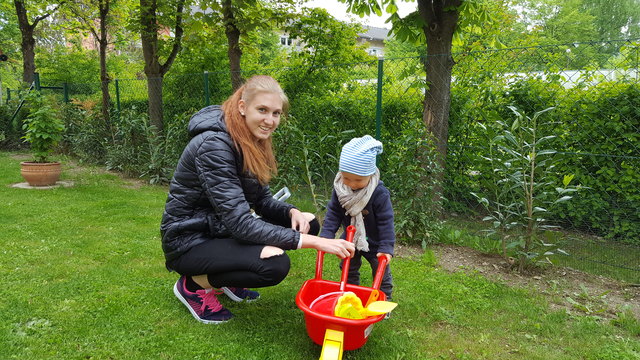 SchülerInnen der HLW des Kärntner Caritasverbandes wollen in Familien mit Kleinkindern praktische Erfahrungen sammeln