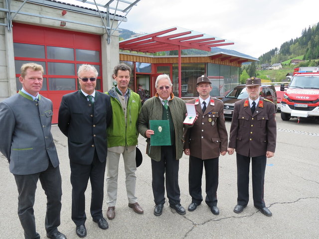 von links: GR Bernhard Landschützer, Mag. Helmuth Kreuzwirth, Axel Podeser, KR GR Siegfried Brandstätter, Bgm. Johannes Rauter, HBI Franz Rauter
