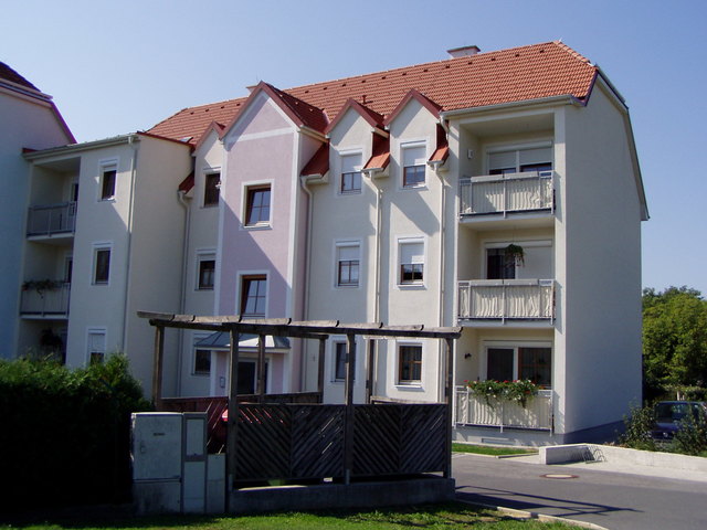 In dieser Wohnungsanlage steht aktuell eine 3-Zimmer-Wohnung zur Verfügung. | Foto: NE