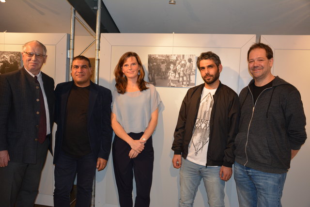 Im Bild: Obmann des Heimatbunds Hörtenberg Johann Sterzinger (l.), Musiker Hassan Ibrahim Berzenci, Edith Hessenberger, Emad Husso und Michael Haupt (Leiter der Initiative Minderheiten).