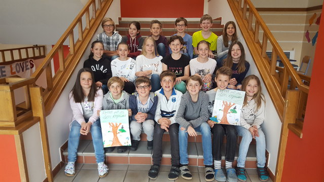 Die 1b-Klasse der Sportmittelschule Mondsee sammelte Spenden für den "Regenwald der Österreicher".
