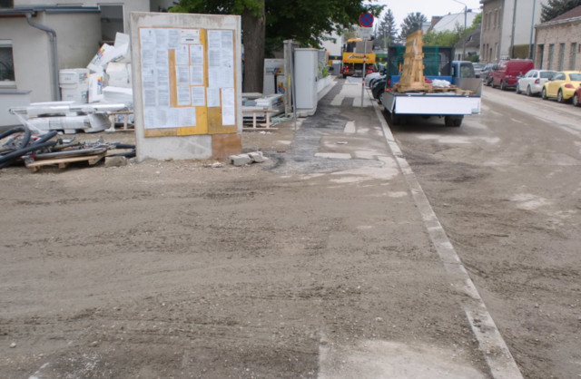 Verschmutzung der Straße und des Gehsteigs | Foto: Privat