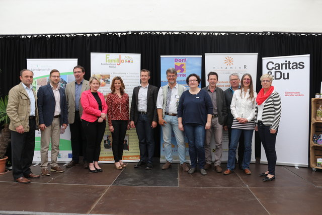 Referenten und Projekt-Initiatoren mit Andreas Duller, Geschäftsführer der Regionalentwicklung kärnten:mitte (6.v.li.) | Foto: Regionalentwicklung kärnten:mitte