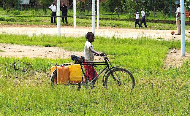 Rad-Hilfe für Schüler/Lehrer im Kongo. | Foto: MIVA Austria