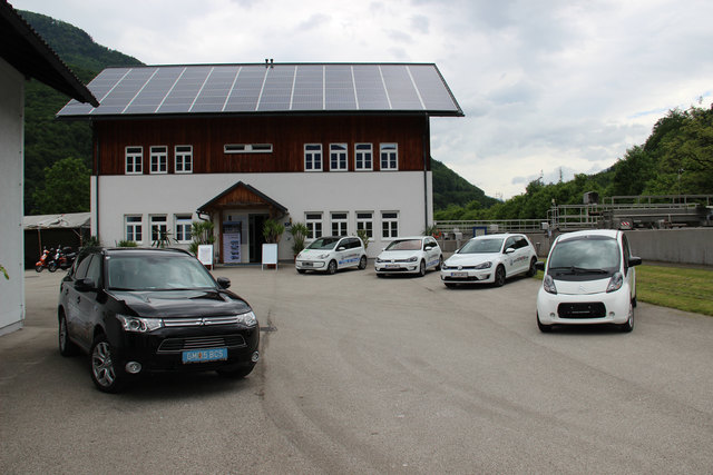 Es werden auch einige E-Autos und sonstige E-Fahrzeuge vorgestellt.