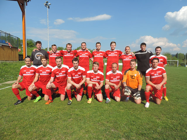 Die Kampfmannschaft des ATSV Schönfeld-Tausendblum trainiert drei Mal pro Woche auf dem Sportplatz Schönfeld.