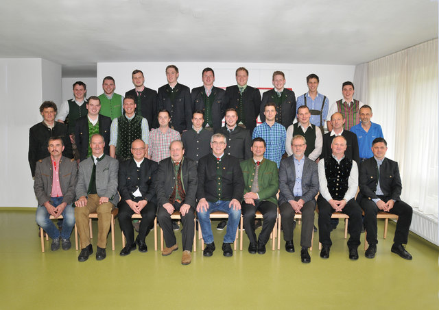 Die Absolventen der LFS Hafendorf im Kreise der Ehrengäste.