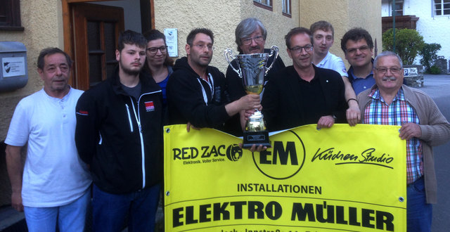Obmann Stv. Hans Pechtl, Gabriel Pechtl, Manuela Buchensteiner, Schriftführer Markus
Buchensteiner, Obmann Gerhard Graber, Bgm. Wolfgang Jörg, Roland Graber, Sportreferent Jakob Egg und Kassier Hans Auer (v.l.).