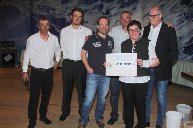 BR Thomas Walser, BR Maximilian Kurz, Stefan Walser (Fonds für in Not geratene Menschen im Paznaun), BR Gerhard Pfeifer, BRin Simone Walser und Bgm. Werner Kurz (vl.).