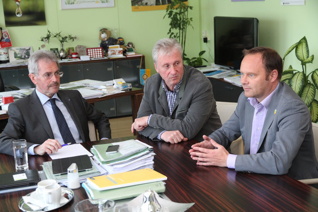 Landesrat Karl Wilfing, Bundesrat Gerhard Schödinger und Fischamends Bürgermeister Thomas Ram