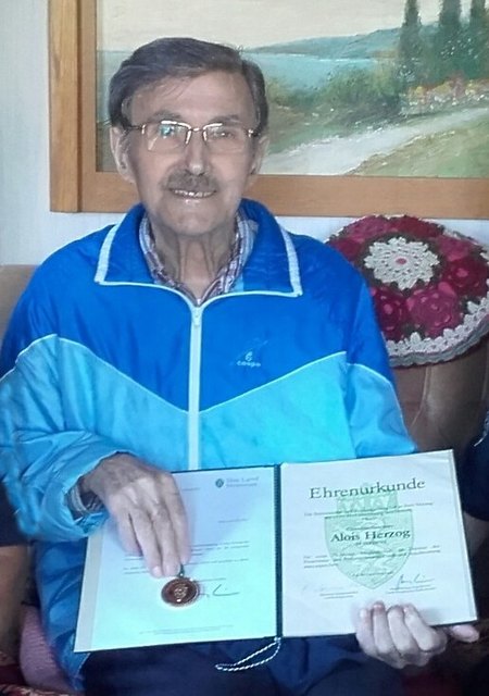 ELM Alois Herzog hat nicht nur seinen 90sten Geburtstag gefeiert, sondern auch seine Mitgliedschaft bei der FF Preding seit 70 Jahren.