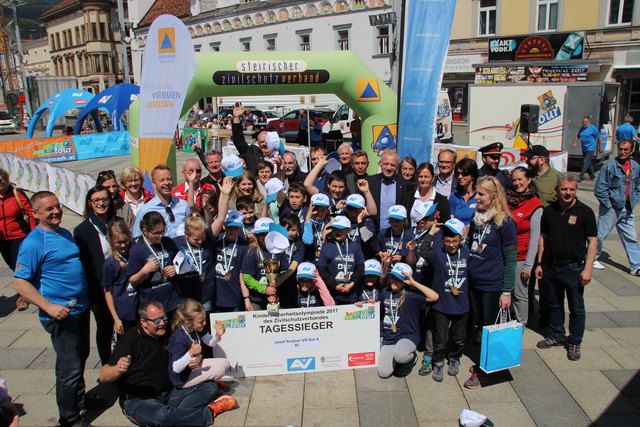 Die Schülerinnen und Schüler der Volksschule Gai feierten ihren Sieg bei der Kindersicherheitsolympiade. | Foto: Zivilschutzverband Steiermark