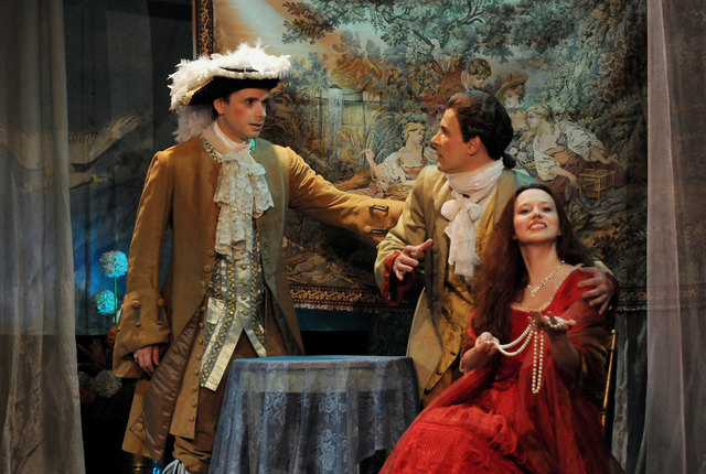 Paul Müller, Stefan Fleischhacker und Maria Lapteva in »Manon Lescaut«