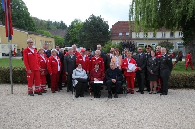 Ehrengäste, aktive und ehemalige Mitglieder des Roten Kreuzes in Niederkreuzstetten feierten 35 Jahre.