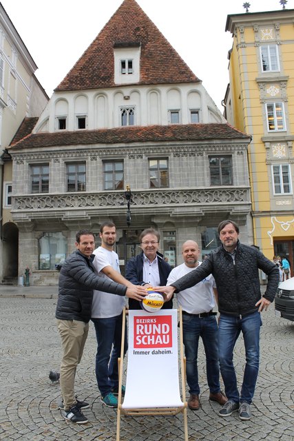 Mögen die Spiele beginnen: Forster, Florian Grasserbauer (VBC Steyr), Wieser, Hampel und Mitterlehner (v. l.).