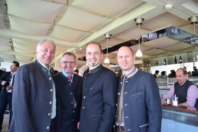 Von links: Rurdolf Hussl (Tierzuchtdirektor), Christian Angerer (Obmann des Maschinenringes), Josef Hechenberger (Landwirtschaftskammer-Präsident) und Ferdinand Grüner (Direkoter der Landwirtschaftskammer Tirol).