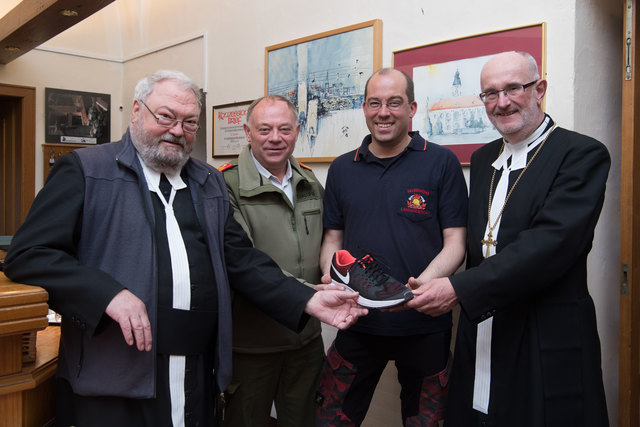 Pfarrer Ferdinand Reisinger, Erwin Chalupar (Feuerwehrmuseum St. Florian), Jochen Frank und Propst Johann Holzinger.
