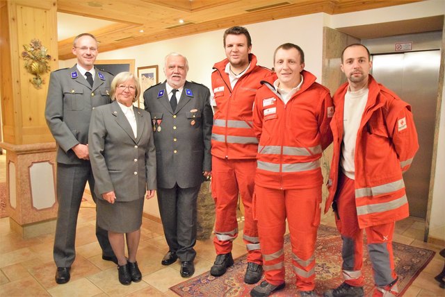 Bezirksstellenleiter Daniel Hofer mit dem neuen Vorstand der Ortsstelle Pillerseetal Anneliese Höfer, Ortsstellenleiter Herbert Fleckl, Stv. Florian Höck, Marek Osowski, Peter Mayer.