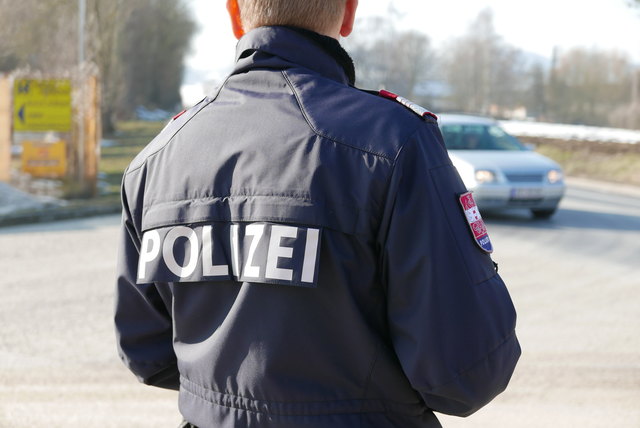 Der Temposünder teilte der Polizei mit, dass er seinen Führerschein nach einem sechsmonatigen Entzug wegen zu schnellem Fahrens gerade erst wieder erhalten habe.