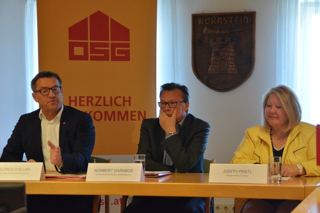 Bgm. Judith Pratl, LR Norbert Darabos (m.) und Alfred Kollar (l.) sehen im Gesundheits- und Pflegekompetenzzentrum die Zukunft der medizinischen Versorgung.