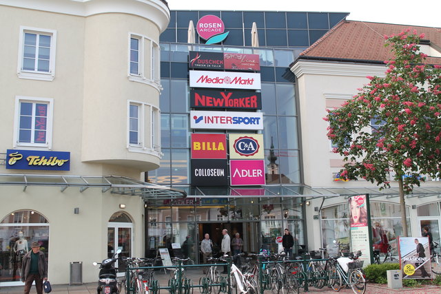 Rosenarcade: Im September eröffnet Fussl Modestraße.