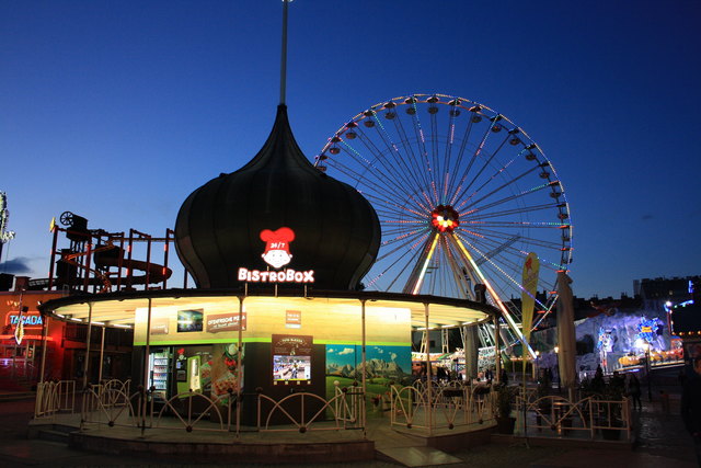 Wiener Prater: Der altehrwürdige Zwiebelturm wurde zu Wiens erster BistroBox-Filiale umfunktioniert.