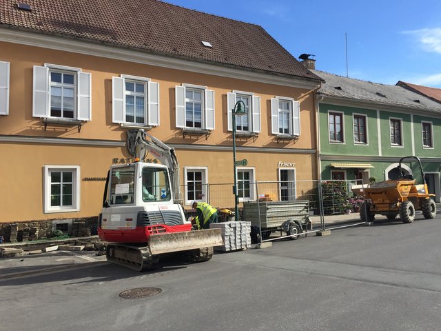 Vor dem Eibiswalder Rathaus wird derzeit ebenso gearbeitet ....