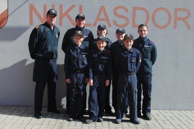 Kommandant Herbert Edlinger, Jugendbeauftragter Erwin Maier, Kilian Fresner, Nils Studer, Betreuer Lucas Stiegler, Mathias Czismarics, Maximilian Edlinger , Luca Stiegler (v.l.).
