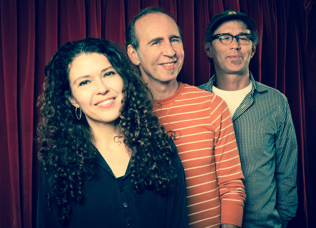 Sylvie Courvoisier Trio (v. l.: Courvoisier, Drew Dress, Kenny Wollesen)