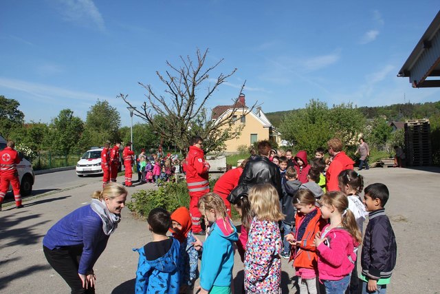 Die Schüler kamen unverletzt ins Freie.
