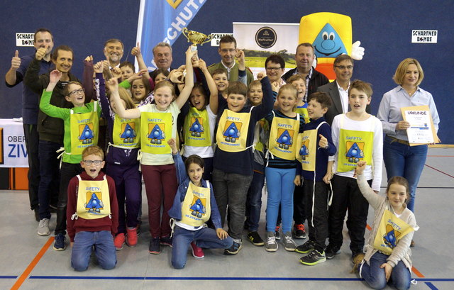 Bezirkssieger der "Safety Tour" 2017: die 4a-Klasse der Volksschule Desselbrunn.