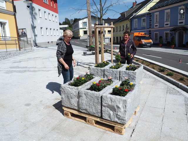 Letzter Schliff für den Weitersfeldener Marktplatz. | Foto: Ludwig Riepl