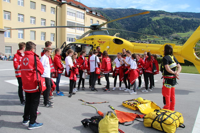 Im Rahmen des Wettbewerbs konnte auch der Rettungshubschrauber C7 und seine Ausrüstung unter die Lupe genommen werden.