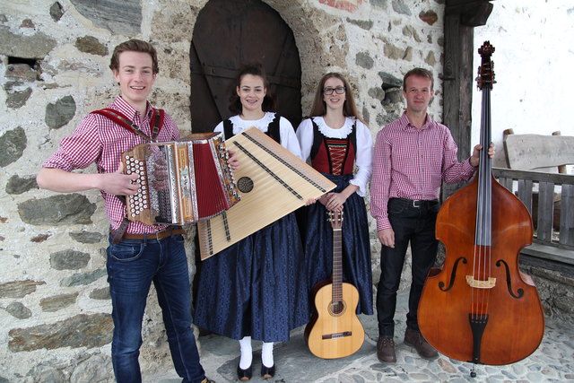 Die Familienmusik Mattersberger: Mathias, Magdalena, Sophie und Martin (v.l.)