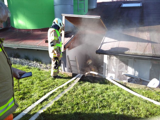 Drei Feuerwehren sind aktuell noch im Einsatz.