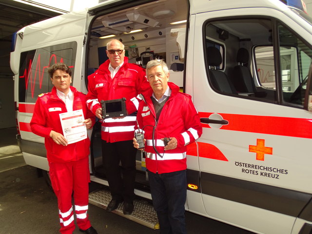 Am Puls der Zeit: Bezirkstellenleiter Gerhard Götschl (M.), Stellvertreter Helmut Puster (r.) und Geschäftsführer Simon Straßgürtl.