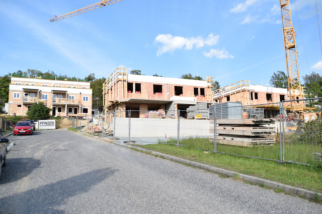 Das Gelände ist eine bautechnische Herausforderung, die Anhöhe verspricht aber einen Ausblick, der sich auszahlt.