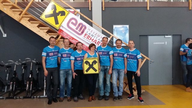 v.l.: Wolfgang Gredler (Raiba Wipptal), Erich Nagele (Raiba Matrei), Hannes Eller, Heidi Geir, Michael Erhart (Heizung-Sanitäre-Erhart), Helmut Thür, Markus Moser; | Foto: privat