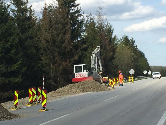Eine Verbreiterung der B 41 für die Dauer der Bauarbeiten wurde angebracht.