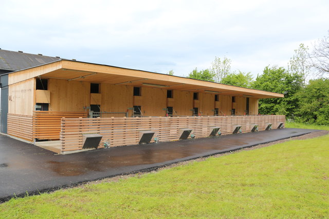 Seit Herbst 2016 wird der Vollholz-Stall am Thalheimer Standort der Höheren Bundeslehr- und Forschungsanstalt für Landwirtschaft (HBLFA) Raumberg-Gumpenstein getestet.