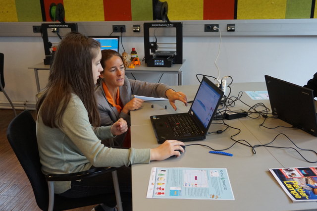 Julia Eder von Salzburg Research erklärt, wie das 3D-Modellieren funktioniert | Foto: Stadt Salzburg