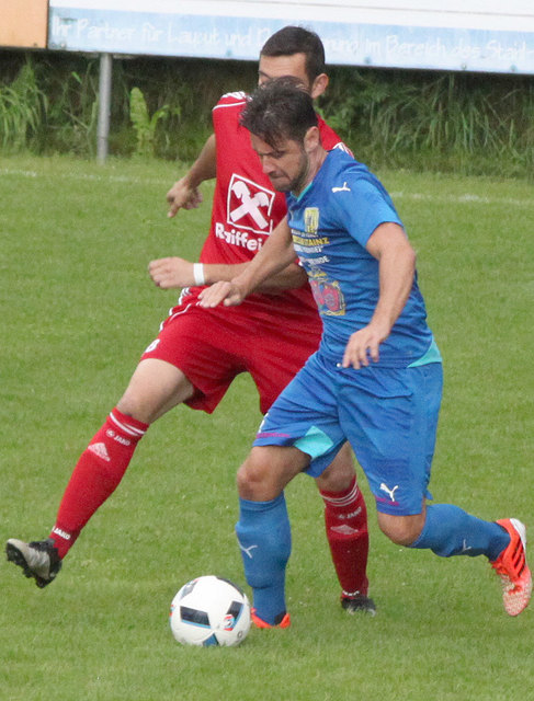 Ein dynamischer Markus Höll (vorne)