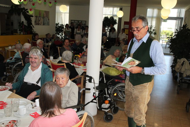 Anton Steinbauer las aus dem Büchlein von Sepp Loibner