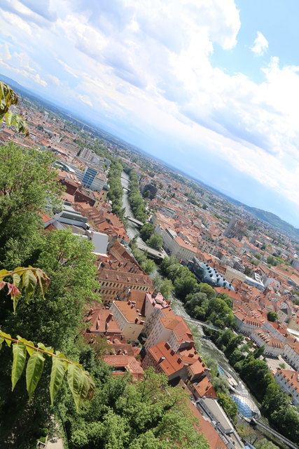 Kunsthaus, Murinsel, Mur, Aussicht vom Grazer Schloßberg über Graz