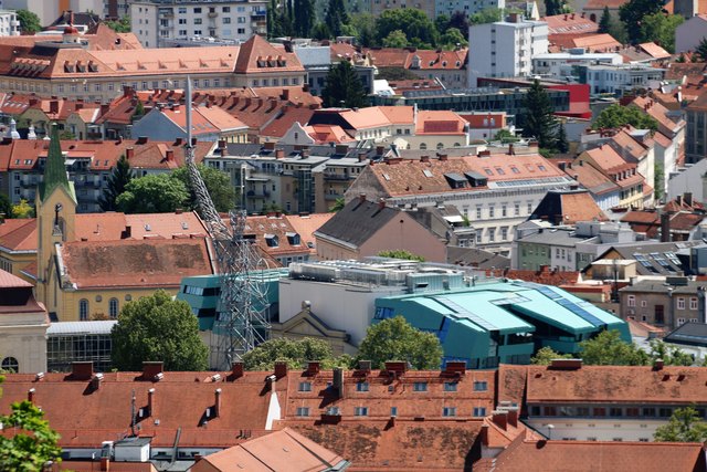 Statue Lichtschwert, Heilandskirche, Bild vom Schloßberg, Graz