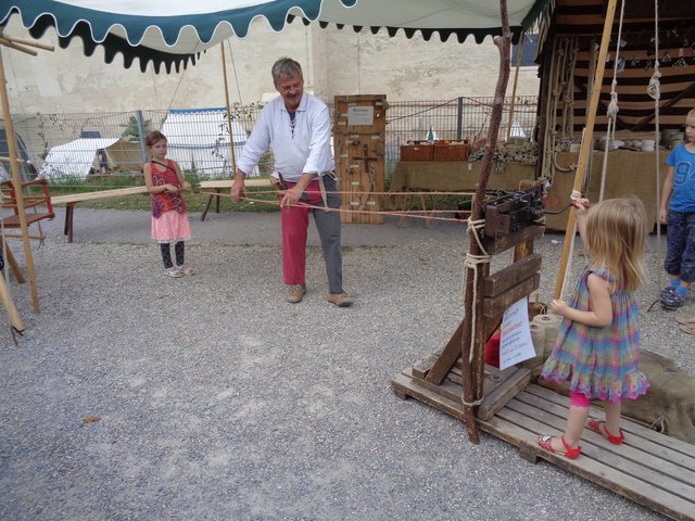 Workshop beim Meistersommer: Hanfseilmeister Nikolaus Eisserer zeigt sein Handwerk.