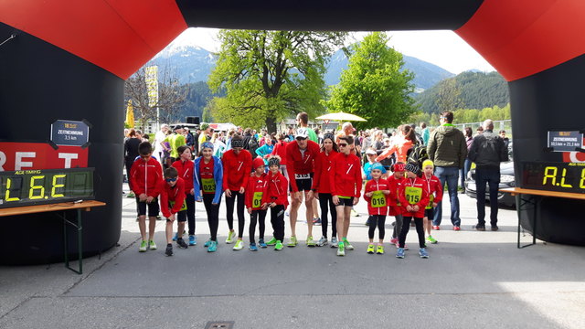 Trainer Wolfgang Egger startete mit 13 AthletInnen vom SKITRI Zirl beim 18. Ruetz Lauf in Kematen