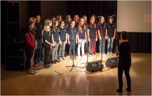 Die Schülerinnen unter der Leitung von Margit Zöhrer
